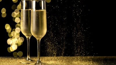 champagne-glasses-with-bokeh-lights